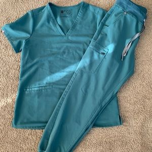Women’s Scrub Set